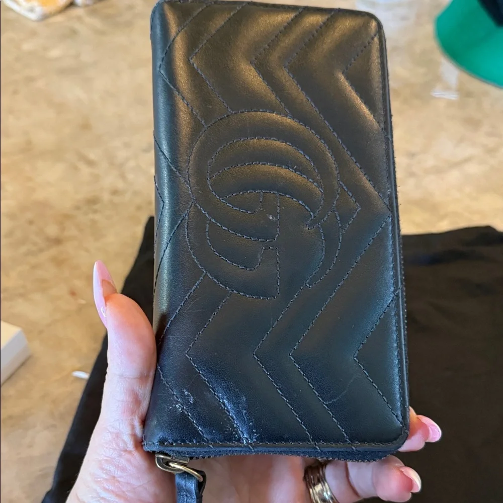 Gucci Black Leather Wallet with Gold Logo - Picture 3 of 8